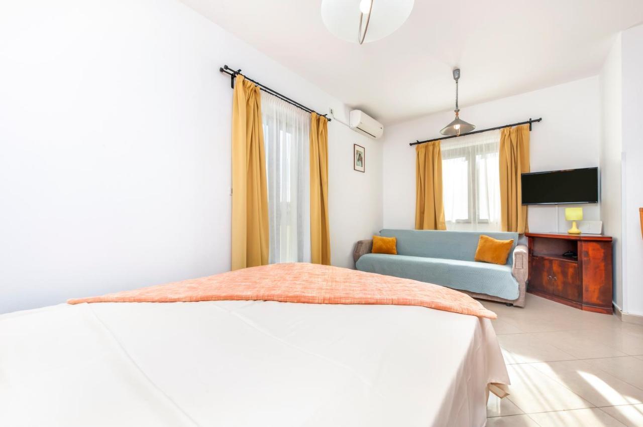 Apartma Mara *