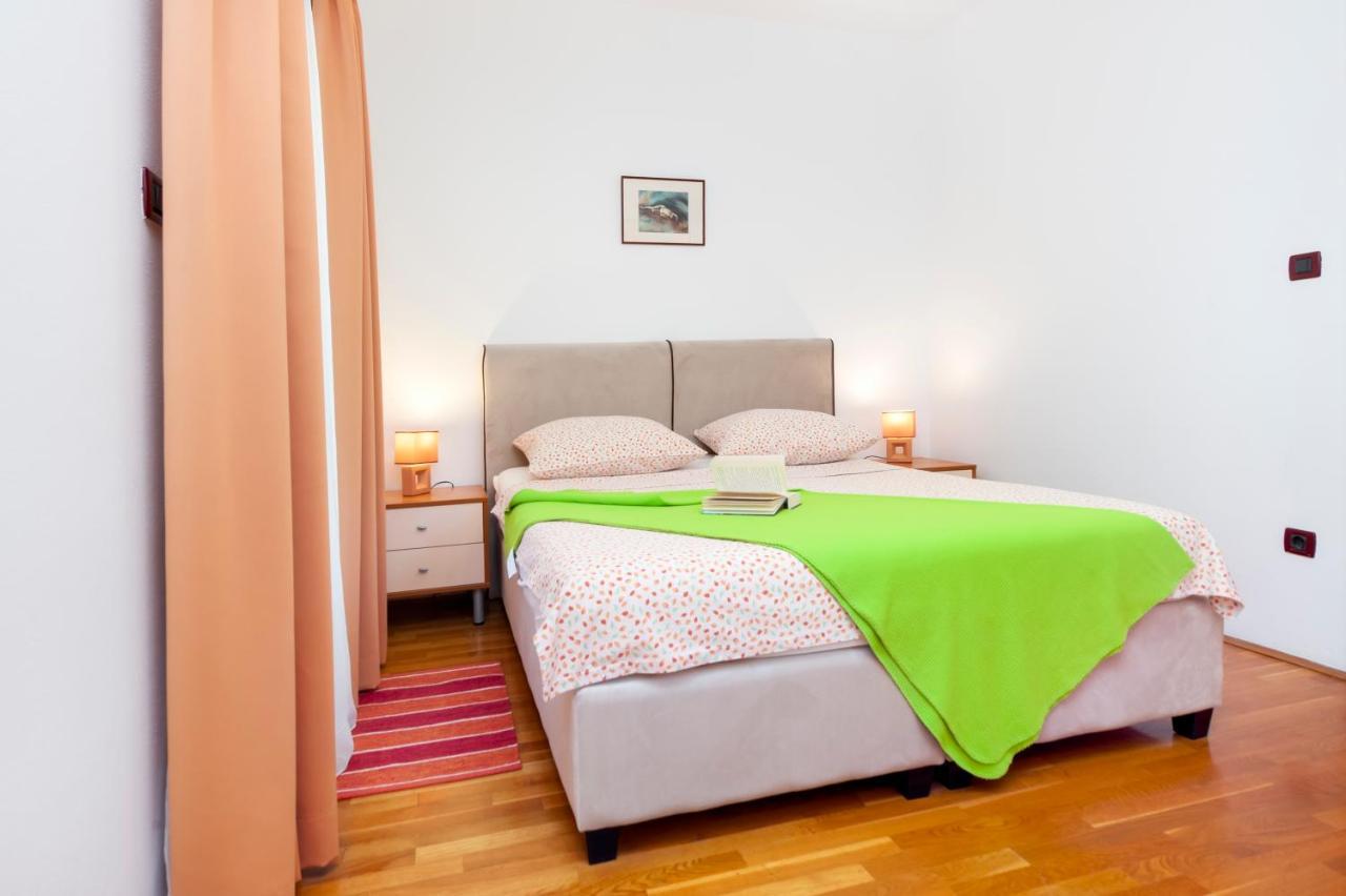 Apartma Mara *